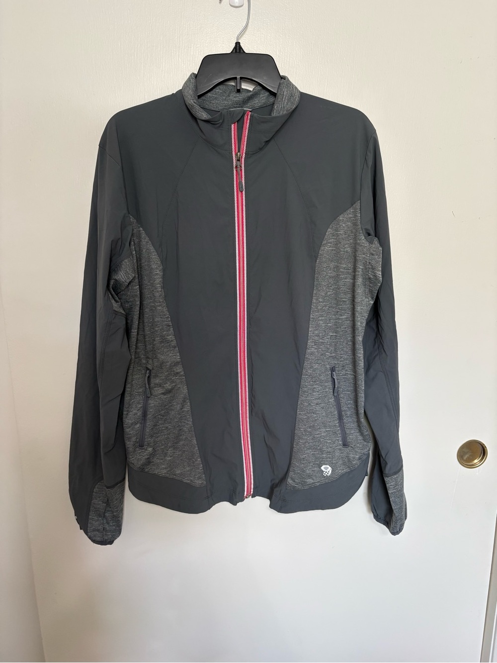 Mountain Hardwear Jacket Womens
Medium Gray Full Zip Windbreaker
Lightweight